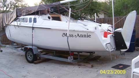 Hunter 23.5 sailboat